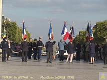 Ветераны под Аркой  в день освобождения Парижа