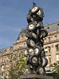 Монумент Армана "Всё время"