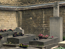 Кубистское надгробие "Поцелуй" работы скульптора К.Бранкузи