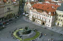 Памятник Яну Гусу и дворец Гольц-Кинских (Староместская пл., Старе Место, Прага) /158 Kb/